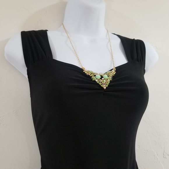 NWT Betsey Johnson Beautiful Statement Necklace - Picture 2 of 5
